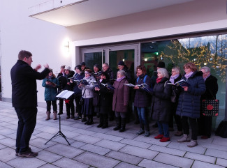 Singkreis b. Ökumenischen Adventssingen 2022