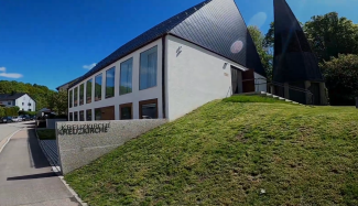 Außenansicht der Kreuzkirche Bad Abbach