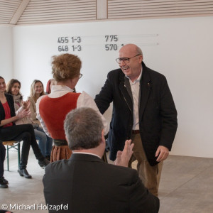 Pfarrerin Barbara Dietrich mit Landrat Martin Neumeyer